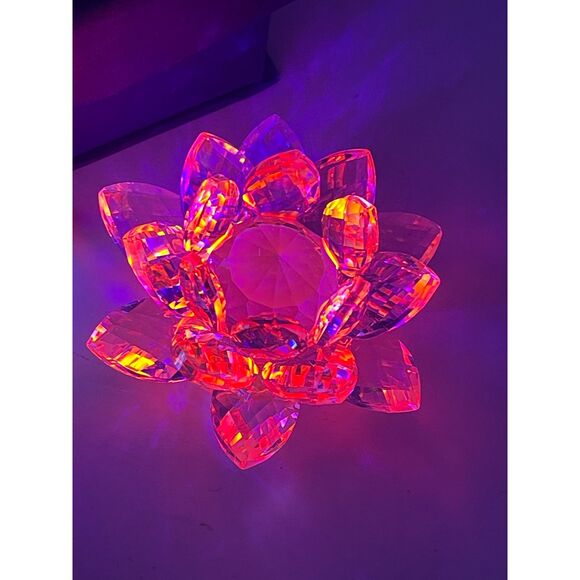 Vintage Crystal Lotus Flower Pink Decoration Paperweight Centerpiece ~Glows~ NOS - Picture 3 of 8